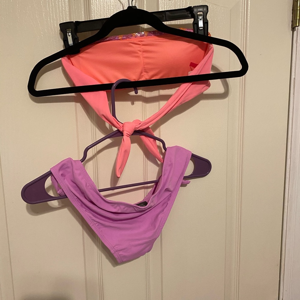 Bikini - Picture 3 of 5